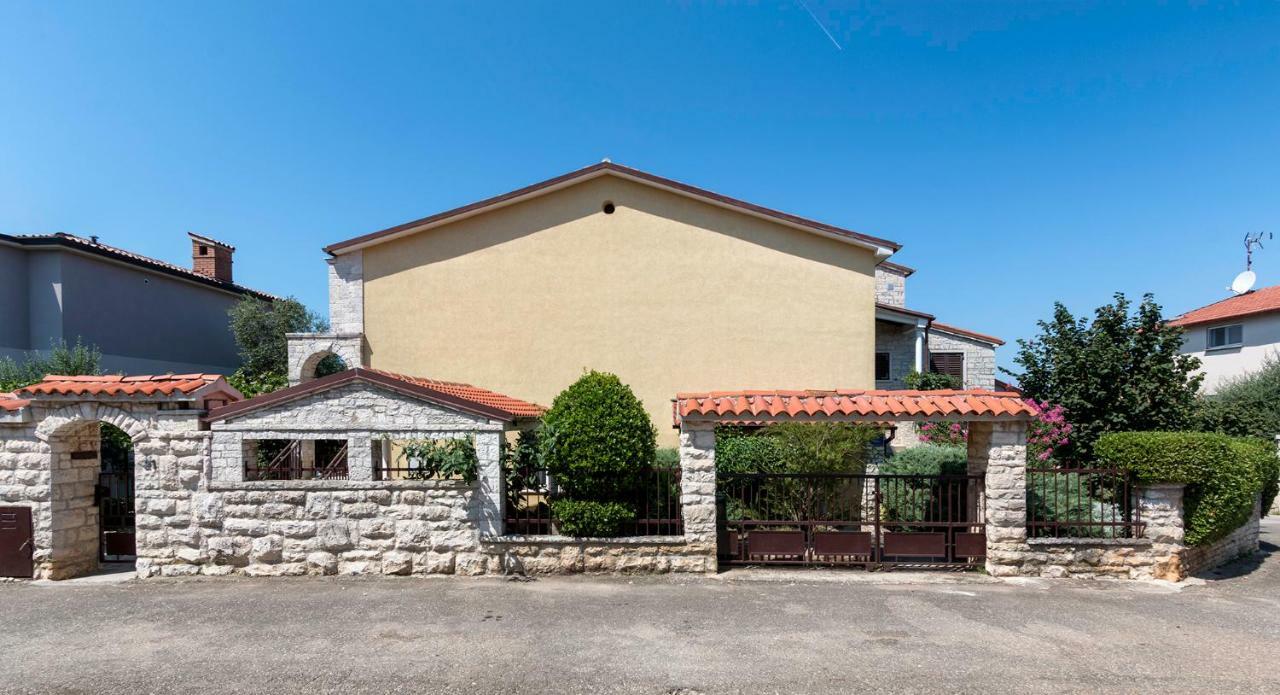 Apartments Ariana プーラ エクステリア 写真